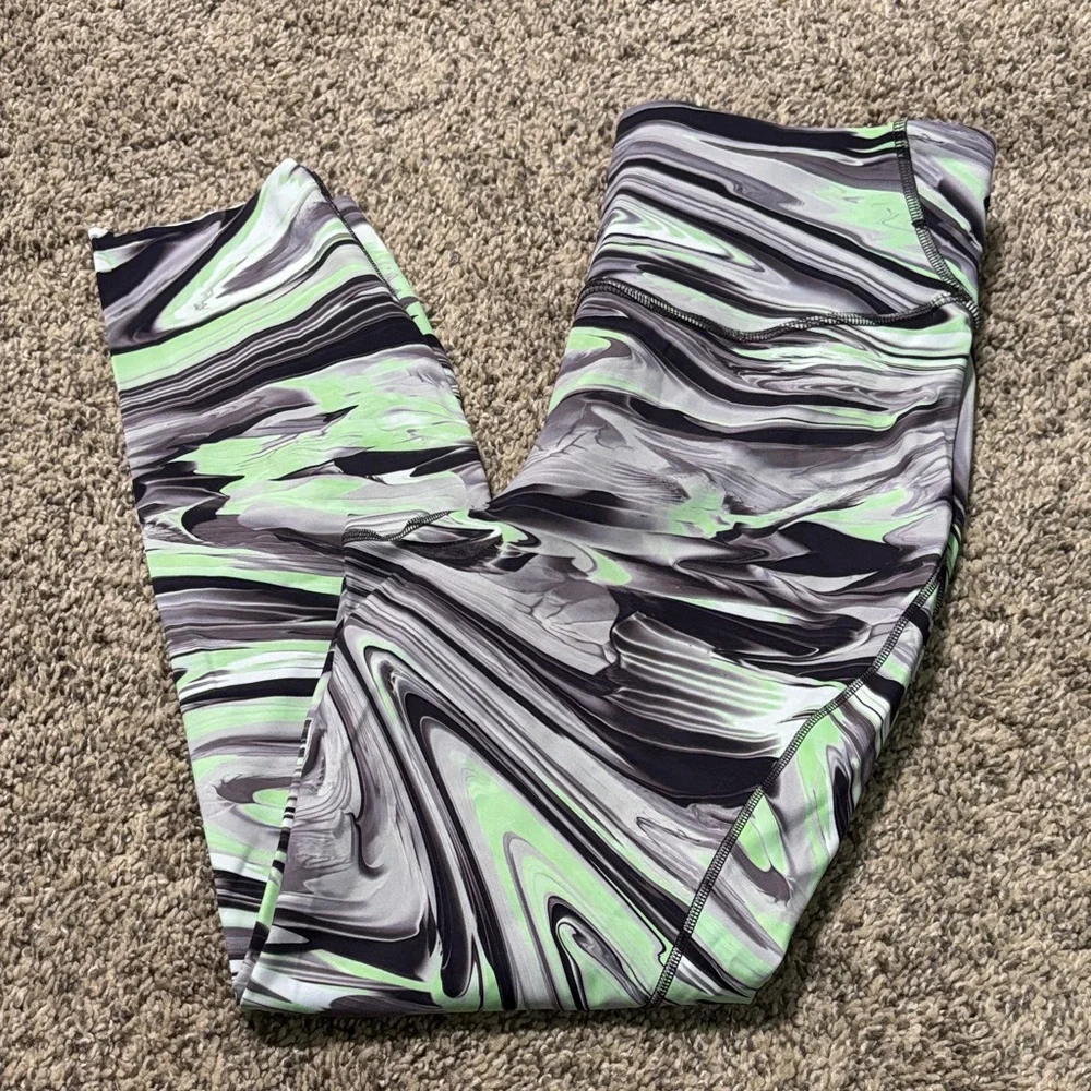 Lululemon Base Pace High-Rise Crop 23" size 8